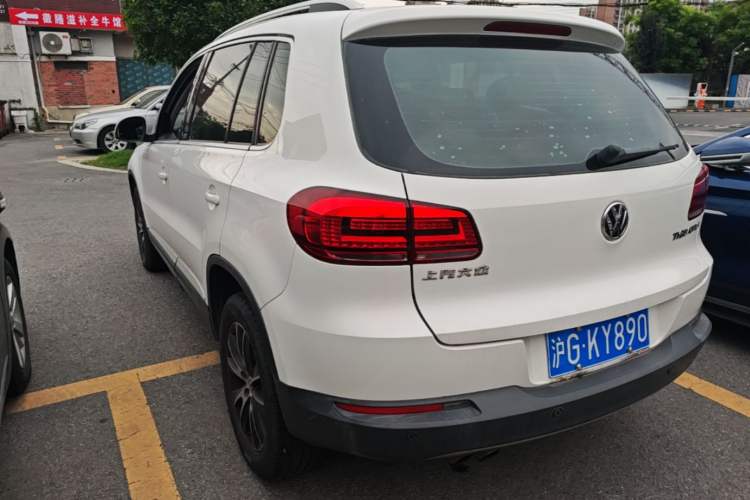 Used Volkswagen Tiguan 2015 1.8TSI Automatic Two-Wheel Drive Luxury Model Rear Left 45 Deg