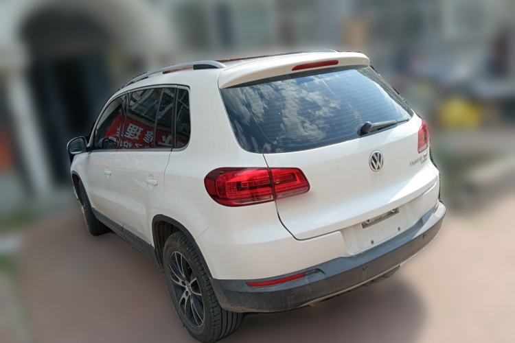 Used Volkswagen Tiguan 2015 1.8TSI Automatic All-Wheel-Drive Luxury Model Rear Left 45 Deg