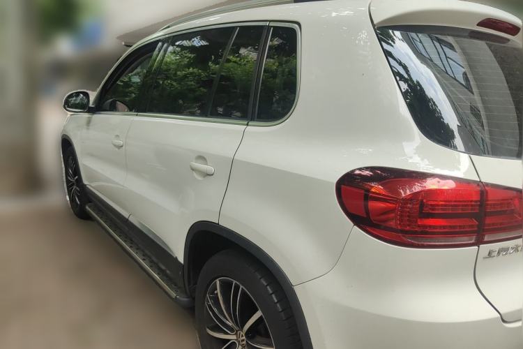 Used Volkswagen Tiguan 2015 1.8TSI Automatic All-Wheel-Drive Luxury Model Rear Left 45 Deg