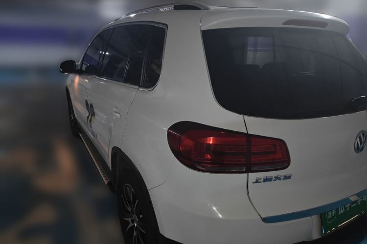 Used Volkswagen Tiguan 2015 1.8TSI Automatic All-Wheel-Drive Luxury Model Rear Left 45 Deg