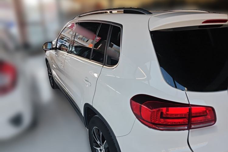 Used Volkswagen Tiguan 2015 2.0 TSI Automatic All-Wheel Drive Luxury Edition Rear Left 45 Deg