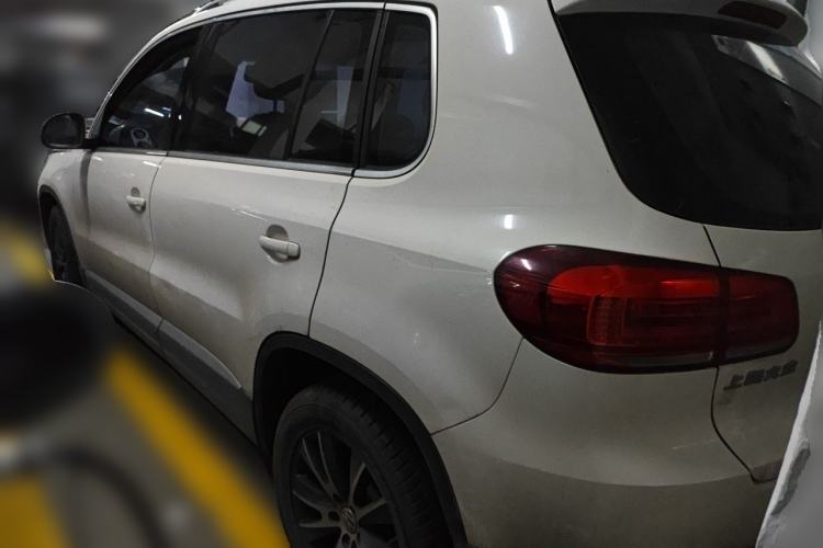 Used Volkswagen Tiguan 2015 1.8TSI Automatic Two-Wheel Drive Luxury Model Rear Left 45 Deg