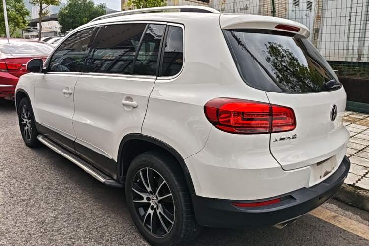 Used Volkswagen Tiguan 2015 1.8TSI Automatic Two-Wheel Drive Luxury Model Rear Left 45 Deg