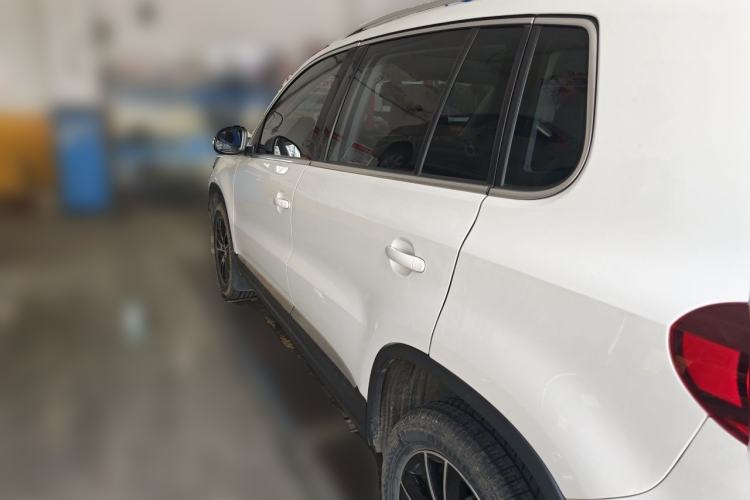 Used Volkswagen Tiguan 2015 1.8TSI Automatic Two-Wheel Drive Luxury Model Rear Left 45 Deg