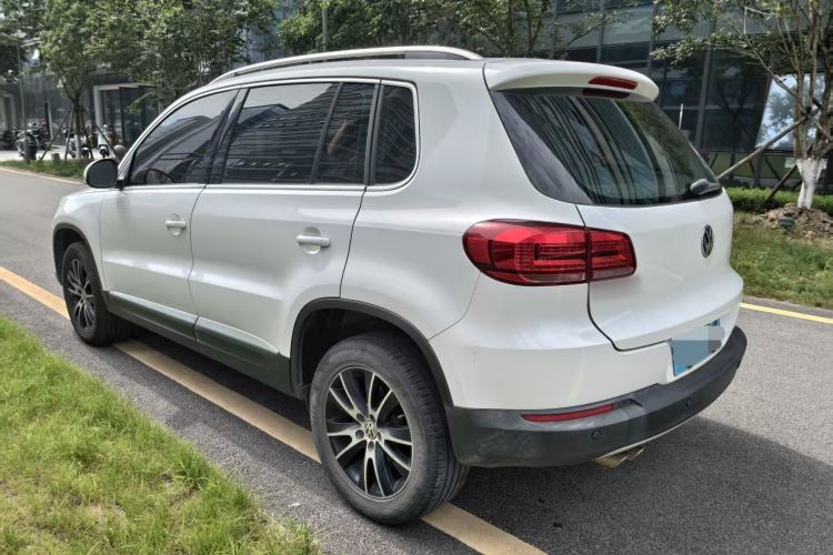 Used Volkswagen Tiguan 2015 1.8TSI Automatic Two-Wheel Drive Luxury Model Rear Left 45 Deg