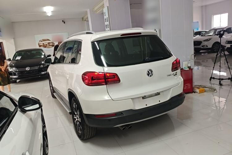 Used Volkswagen Tiguan 2015 1.8TSI Automatic All-Wheel-Drive Luxury Model Rear Left 45 Deg