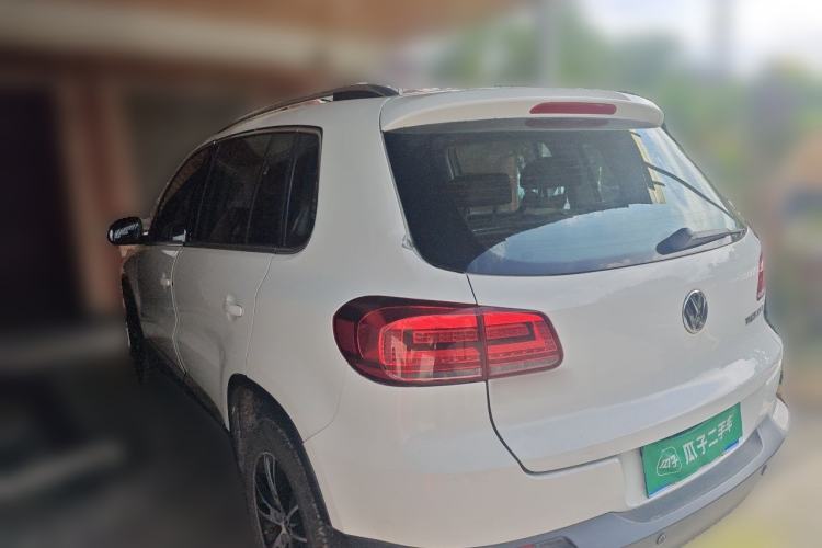 Used Volkswagen Tiguan 2015 1.8TSI Automatic Two-Wheel Drive Luxury Model Rear Left 45 Deg