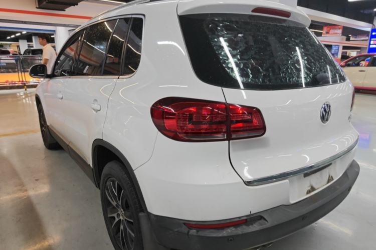 Used Volkswagen Tiguan 2015 1.8TSI Automatic Two-Wheel Drive Luxury Model Rear Left 45 Deg