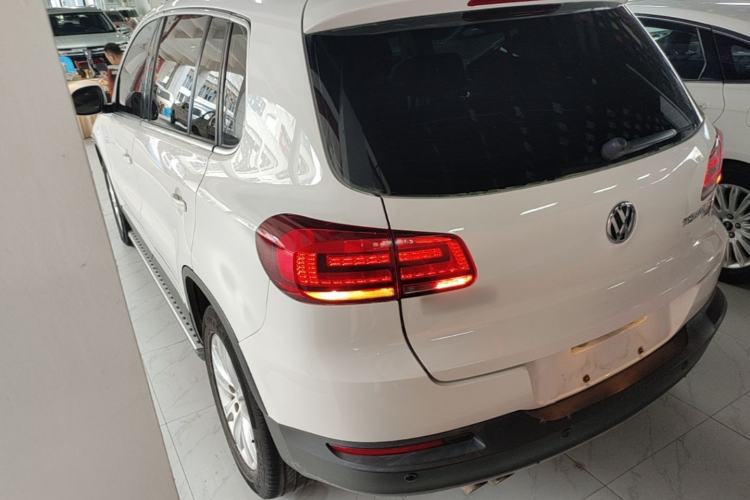 Used Volkswagen Tiguan 2015 1.8TSI Automatic All-Wheel-Drive Luxury Model Rear Left 45 Deg