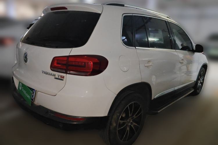 Used Volkswagen Tiguan 2015 1.8TSI Automatic All-Wheel-Drive Luxury Model Rear Right 45 Deg