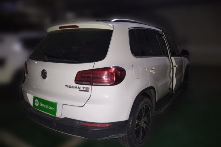 Used Volkswagen Tiguan 2015 1.8TSI Automatic All-Wheel-Drive Luxury Model Rear Right 45 Deg