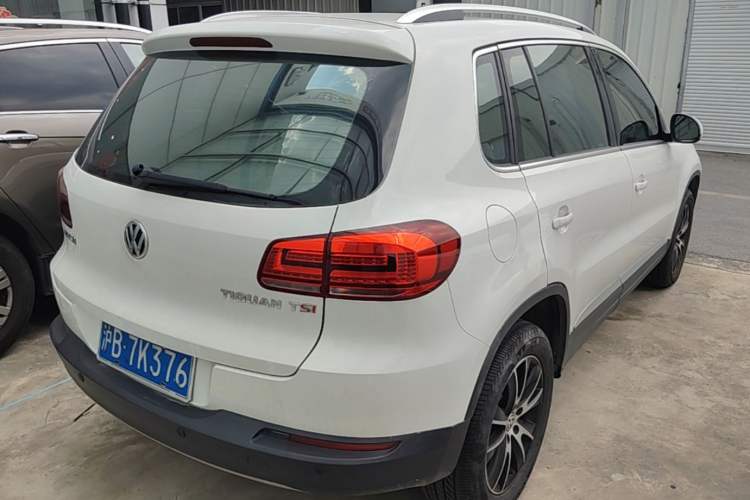 Used Volkswagen Tiguan 2015 1.8TSI Automatic Two-Wheel Drive Luxury Model Rear Right 45 Deg