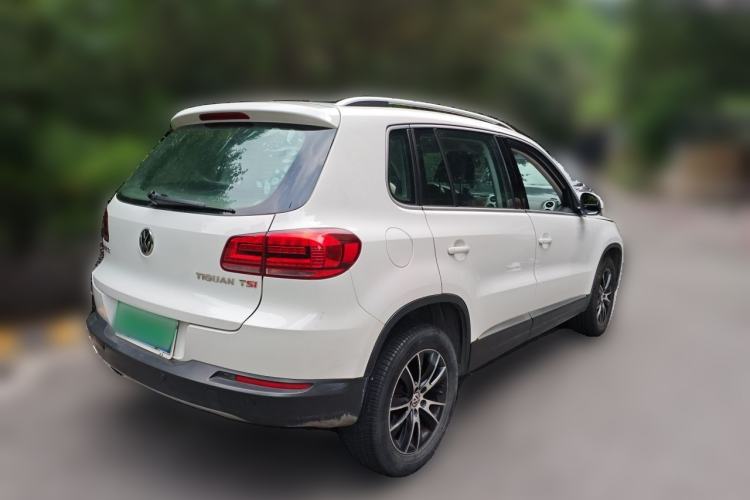 Used Volkswagen Tiguan 2015 1.8TSI Automatic Two-Wheel Drive Luxury Model Rear Right 45 Deg