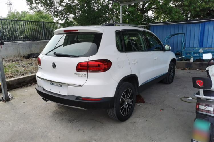 Used Volkswagen Tiguan 2015 1.8TSI Automatic Two-Wheel Drive Luxury Model Rear Right 45 Deg