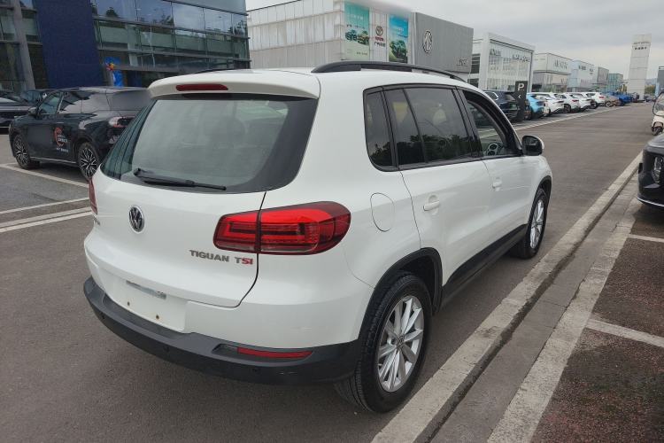 Used Volkswagen Tiguan 2015 1.8TSI Automatic Two-Wheel Drive Comfort Edition Rear Right 45 Deg