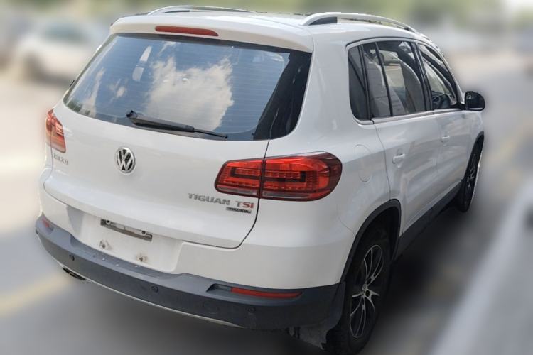 Used Volkswagen Tiguan 2015 1.8TSI Automatic All-Wheel-Drive Luxury Model Rear Right 45 Deg