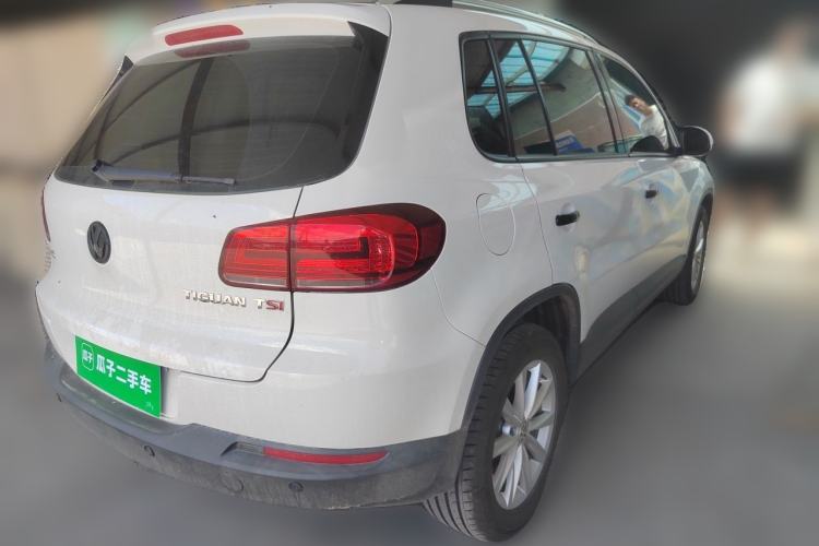 Used Volkswagen Tiguan 2015 1.8TSI Manual Two-Wheel-Drive Limited Edition Rear Right 45 Deg
