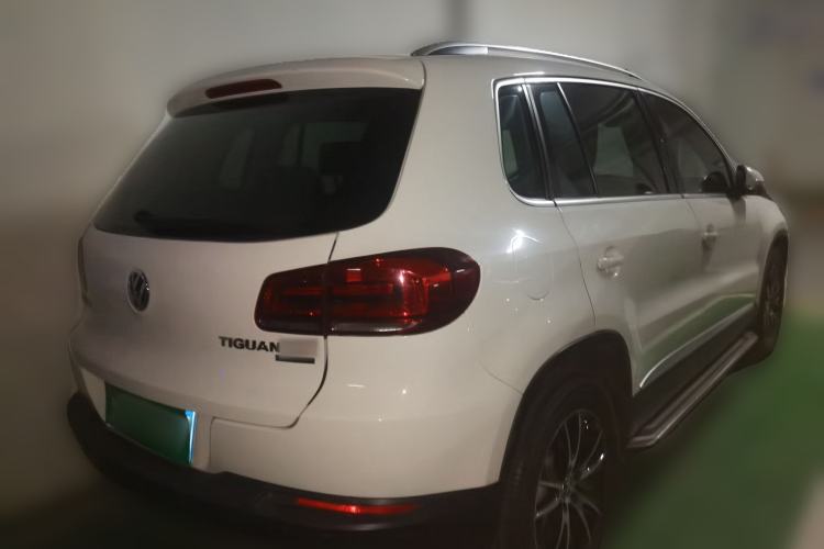 Used Volkswagen Tiguan 2015 1.8TSI Automatic All-Wheel-Drive Luxury Model Rear Right 45 Deg