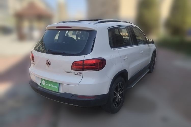 Used Volkswagen Tiguan 2015 1.8TSI Automatic All-Wheel-Drive Luxury Model Rear Right 45 Deg