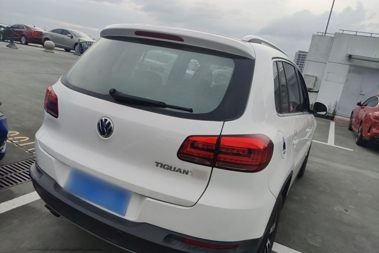 Used Volkswagen Tiguan 2015 1.8TSI Automatic Two-Wheel Drive Luxury Model Rear Right 45 Deg