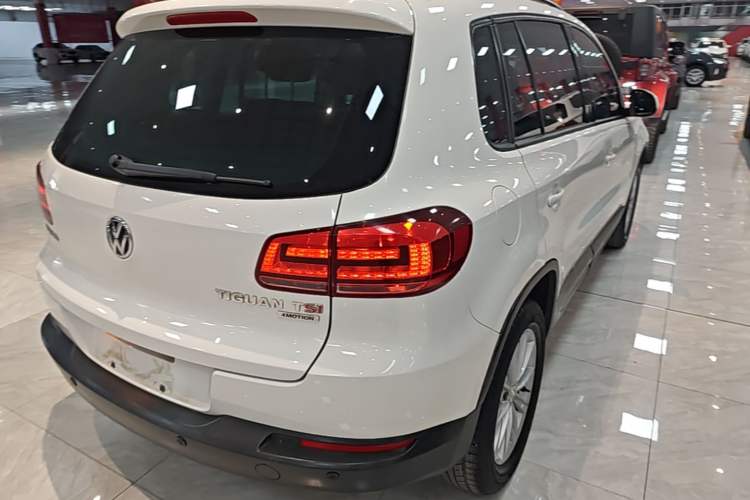 Used Volkswagen Tiguan 2015 1.8TSI Automatic All-Wheel Drive Comfort Edition Rear Right 45 Deg