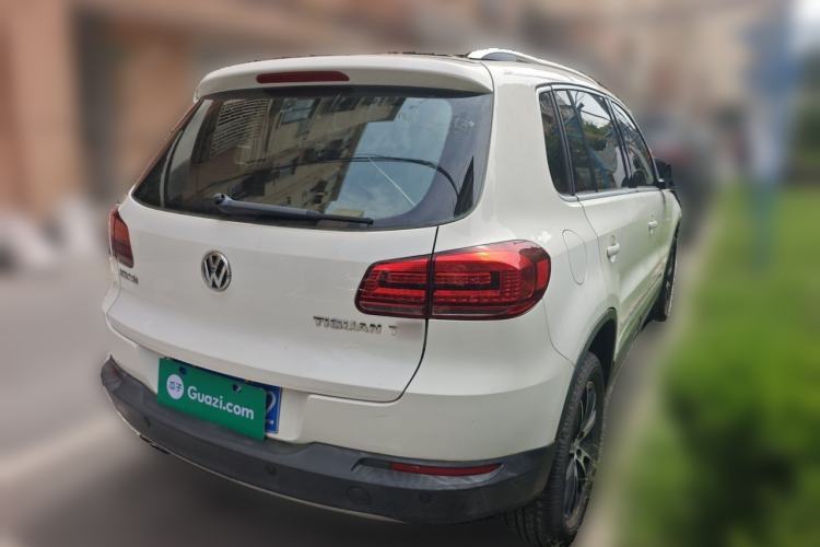Used Volkswagen Tiguan 2015 1.8TSI Automatic Two-Wheel Drive Luxury Model Rear Right 45 Deg