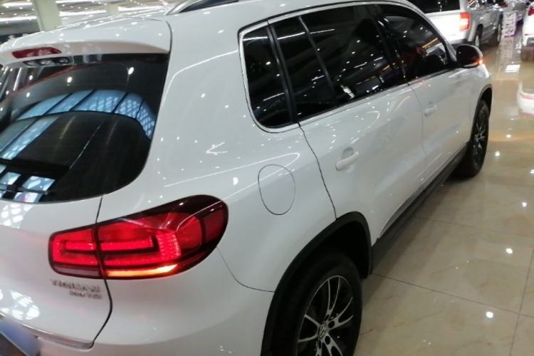 Used Volkswagen Tiguan 2015 1.8TSI Automatic Two-Wheel Drive Luxury Model Rear Right 45 Deg