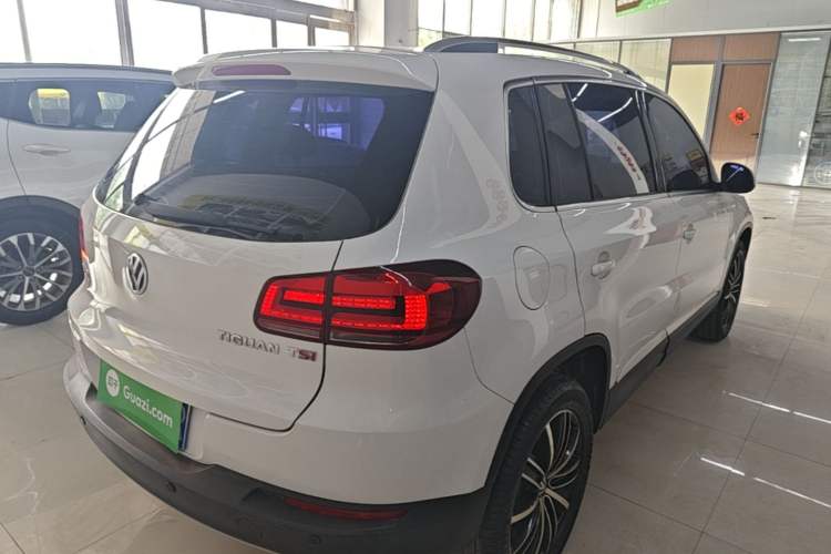 Used Volkswagen Tiguan 2015 1.8TSI Automatic Two-Wheel Drive Luxury Model Rear Right 45 Deg