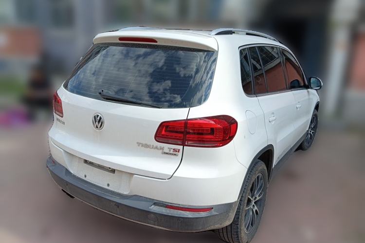 Used Volkswagen Tiguan 2015 1.8TSI Automatic All-Wheel-Drive Luxury Model Rear Right 45 Deg
