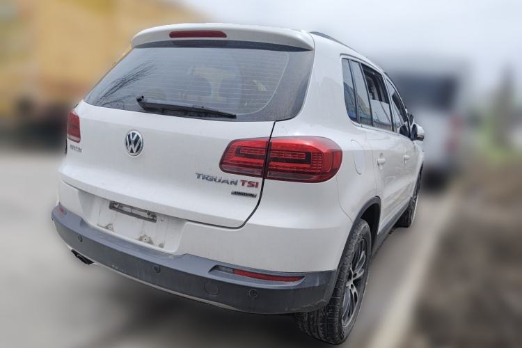 Used Volkswagen Tiguan 2015 2.0 TSI Automatic All-Wheel Drive Luxury Edition Rear Right 45 Deg