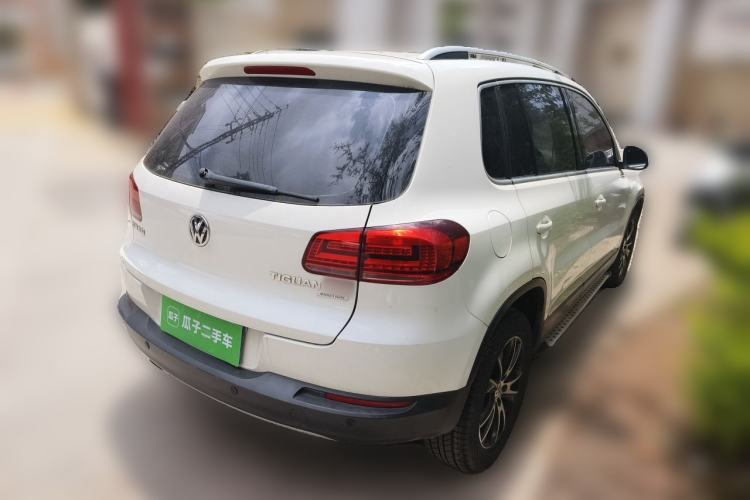 Used Volkswagen Tiguan 2015 2.0 TSI Automatic All-Wheel Drive Luxury Edition Rear Right 45 Deg