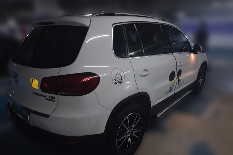 Used Volkswagen Tiguan 2015 1.8TSI Automatic All-Wheel-Drive Luxury Model Rear Right 45 Deg
