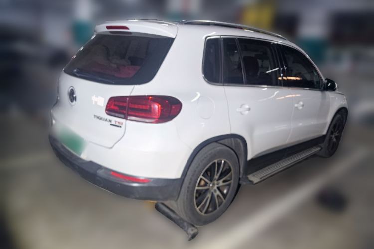 Used Volkswagen Tiguan 2015 2.0 TSI Automatic All-Wheel Drive Luxury Edition Rear Right 45 Deg