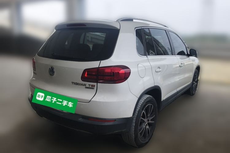 Used Volkswagen Tiguan 2015 1.8TSI Automatic All-Wheel-Drive Luxury Model Rear Right 45 Deg