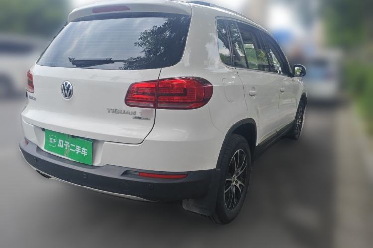 Used Volkswagen Tiguan 2015 1.8TSI Automatic All-Wheel-Drive Luxury Model Rear Right 45 Deg