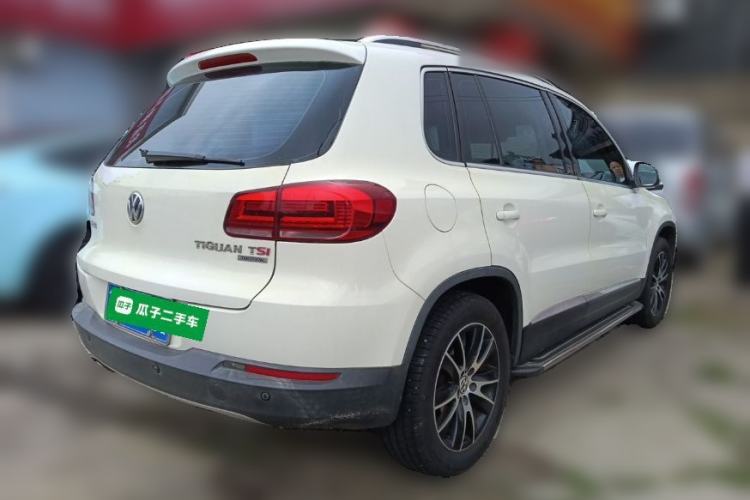 Used Volkswagen Tiguan 2015 1.8TSI Automatic All-Wheel-Drive Luxury Model Rear Right 45 Deg