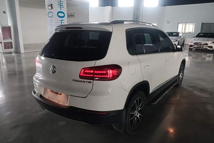 Used Volkswagen Tiguan 2015 1.8TSI Automatic Two-Wheel Drive Luxury Model Rear Right 45 Deg