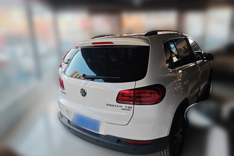 Used Volkswagen Tiguan 2015 2.0 TSI Automatic All-Wheel Drive Luxury Edition Rear Right 45 Deg