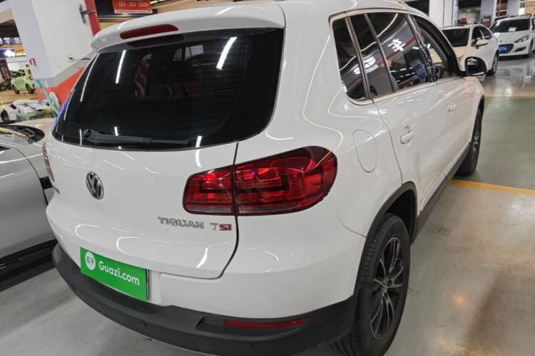 Used Volkswagen Tiguan 2015 1.8TSI Automatic Two-Wheel Drive Luxury Model Rear Right 45 Deg