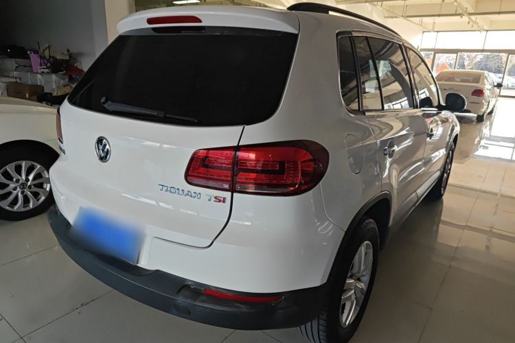 Used Volkswagen Tiguan 2015 1.8TSI Automatic Two-Wheel Drive Trend Edition Rear Right 45 Deg
