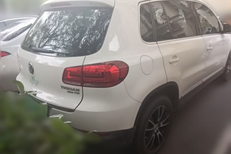 Used Volkswagen Tiguan 2015 1.8TSI Automatic Two-Wheel Drive Luxury Model Rear Right 45 Deg
