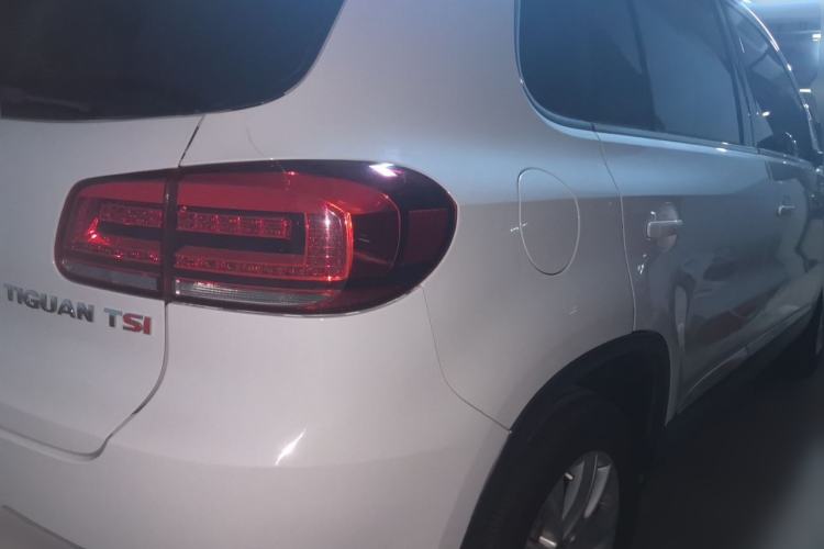 Used Volkswagen Tiguan 2015 1.8TSI Automatic Two-Wheel Drive Luxury Model Rear Right 45 Deg