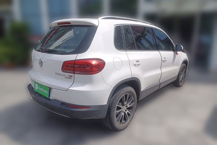 Used Volkswagen Tiguan 2015 1.8TSI Automatic All-Wheel-Drive Luxury Model Rear Right 45 Deg
