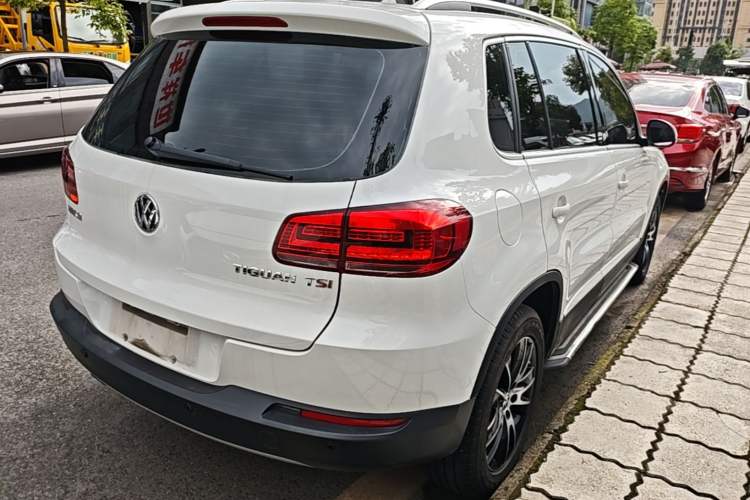Used Volkswagen Tiguan 2015 1.8TSI Automatic Two-Wheel Drive Luxury Model Rear Right 45 Deg