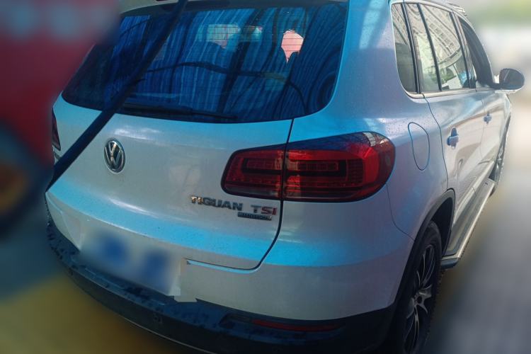 Used Volkswagen Tiguan 2015 1.8TSI Automatic All-Wheel-Drive Luxury Model Rear Right 45 Deg