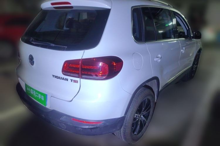 Used Volkswagen Tiguan 2015 1.8TSI Automatic Two-Wheel Drive Luxury Model Rear Right 45 Deg