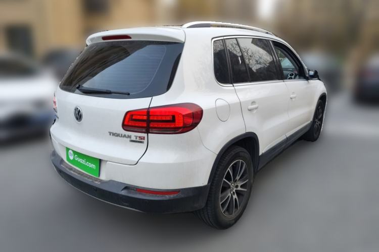 Used Volkswagen Tiguan 2015 1.8TSI Automatic All-Wheel-Drive Luxury Model Rear Right 45 Deg
