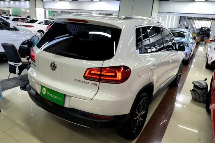 Used Volkswagen Tiguan 2015 1.8TSI Automatic Two-Wheel Drive Luxury Model Rear Right 45 Deg