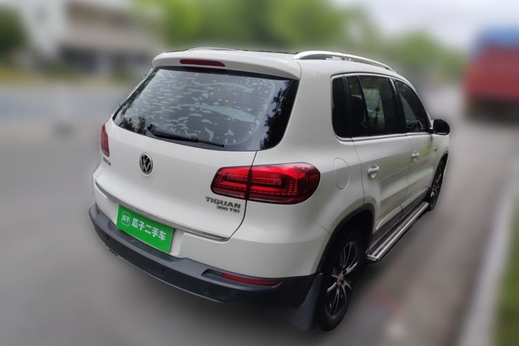 Used Volkswagen Tiguan 2015 1.8TSI Automatic All-Wheel-Drive Luxury Model Rear Right 45 Deg