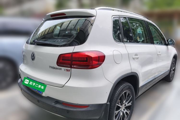 Used Volkswagen Tiguan 2015 1.8TSI Automatic Two-Wheel Drive Luxury Model Rear Right 45 Deg
